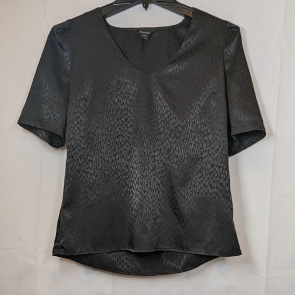 RW&CO Women Short Sleeve V-neck Feather Print Black Blouse, XS